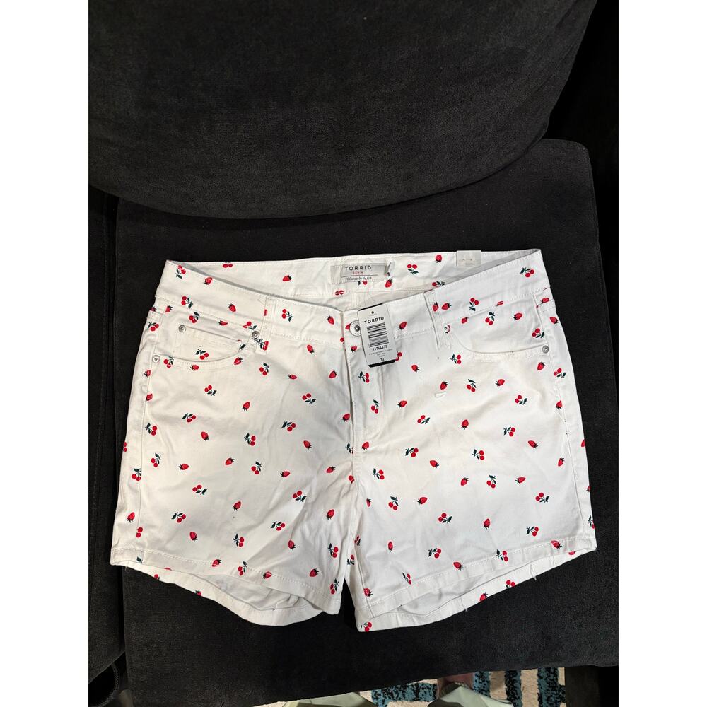 torrid White Cherry-Print Denim Shorts - Picture 5 of 13